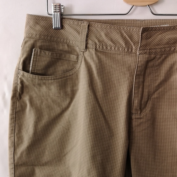 Women's Mountain Hardwear Golf/Biz Casual Walking Shorts Size 10 Khaki Gingham - Picture 3 of 8